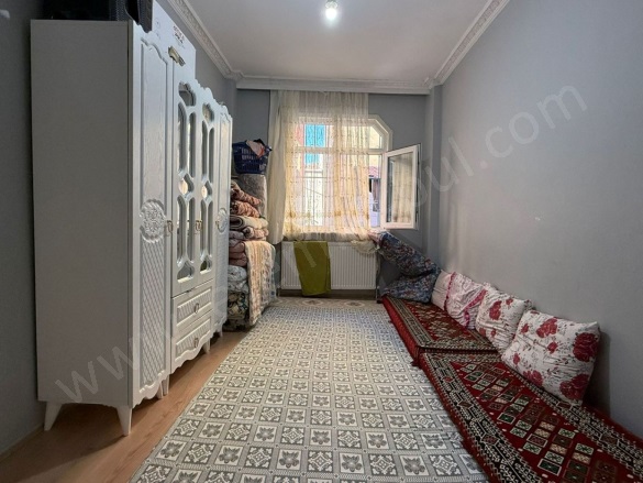 Göztepe Mah. Bağcılar Satılık Daire |  2+1 Oda | 100M2 2.900.000Tl | Yüksek Giriş | Doğalgaz(Kombi) | 1 Banyo | 1 Yatak Odası Resim-3