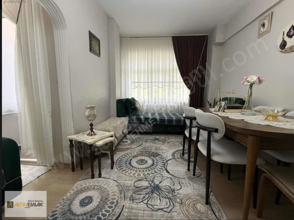 Güneşli Mah. Bağcılar Satılık Daire |  3+1 Oda | 110M2 4.200.000Tl | 4. Kat | Doğalgaz(Kombi) | 1 Banyo | 1 Yatak Odası Resim-1