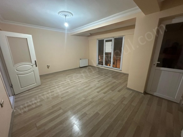 Kanarya Mah. Küçükçekmece Kiralık Daire |  4+2 Oda | 180M2 Aylık 41.000Tl  Krediye Uygun  | 3. Kat | Doğalgaz(Kombi) | 1 Banyo | 2 Yatak Odası Resim-3