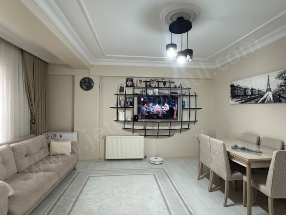 Bağlar Mah. Bağcılar Satılık Daire |  2+1 Oda | 90M2 4.750.000Tl | 1. Kat | Doğalgaz(Kombi) | 1 Banyo | 1 Yatak Odası Resim-2
