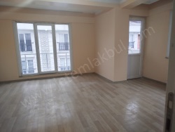 Küçükçekmece Kanarya Mah. Kiralık Daire 4+2 180 M2 | 3. Kat | Doğalgaz(Kombi) | 1 Banyo | 2 Yatak Odası