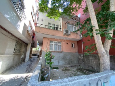 Bağcılar Yıldıztepe Mah Satılık Bina Üç Katlı Komple 132 M2 2+1