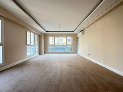 Güneşli Basın Ekspress Site İçinde Kiralık Daire 4+1 Bahçe Katı Bağcılar 15 Temmuz Mah