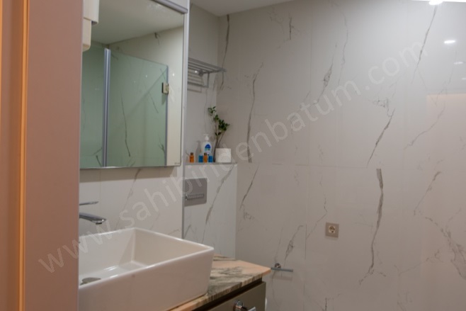 Merkez Batum Kiralık Daire |  1+1 Oda | 55M2 Aylık 850$ Eşyalı  | 13. Kat | Klima | 1 Banyo Resim-4