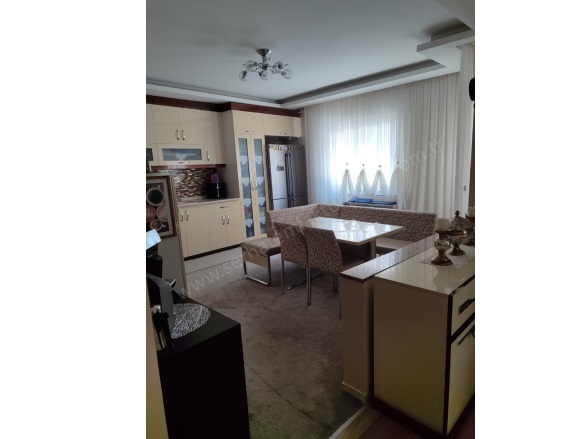 Yedi Eylül Mah. Turgutlu Satılık Daire |  5+2 Oda | 224M2 3.950.000Tl  Krediye Uygun  | 3. Kat | Doğalgaz(Kombi) | 3 Banyo | 1 Yatak Odası Resim-4