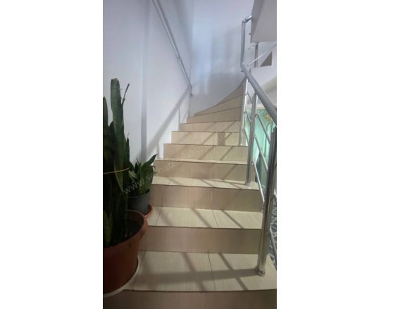 Cumhuriyet Mah. Turgutlu Satılık Daire |  4+1 Oda | 180M2 3.500.000Tl  Krediye Uygun  | 3. Kat | Doğalgaz(Kombi) | 2 Banyo | 1 Yatak Odası Resim-1