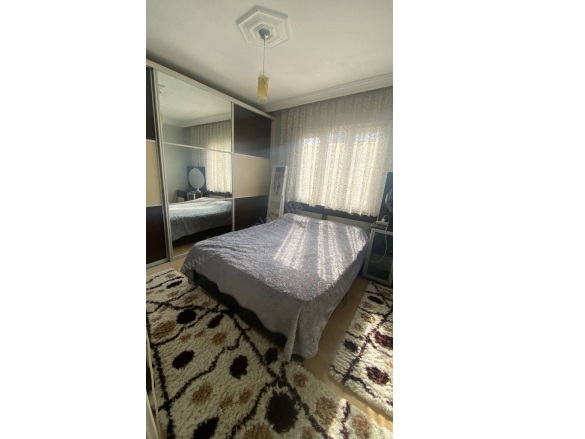 Cumhuriyet Mah. Turgutlu Satılık Daire |  4+1 Oda | 180M2 3.500.000Tl  Krediye Uygun  | 3. Kat | Doğalgaz(Kombi) | 2 Banyo | 1 Yatak Odası Resim-3