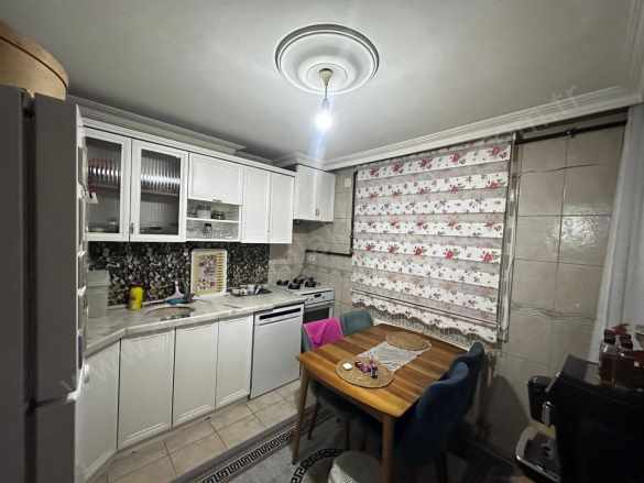Turgutlu Satılık Daire Selvilitepe Mah 135M2 3 Kat Doğalgazlı Balkonlu 3+1 Oda Asansörlü