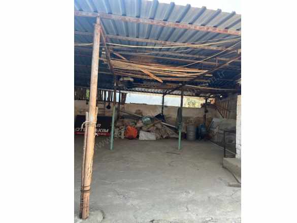 Turgutlu Satılık Müstakil Ev Ahmetli Alahıdır Köyü 435M2 içinde Avlulu Köy Evi 2+1 Mah