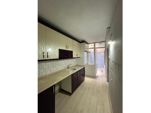 Turgutlar Mah. Turgutlu Satılık Bina |  2+1 Oda | 90M2 3.375.000Tl  Krediye Uygun  | Giriş + 1.Kat | Soba | 1 Banyo | 1 Yatak Odası Resim-3