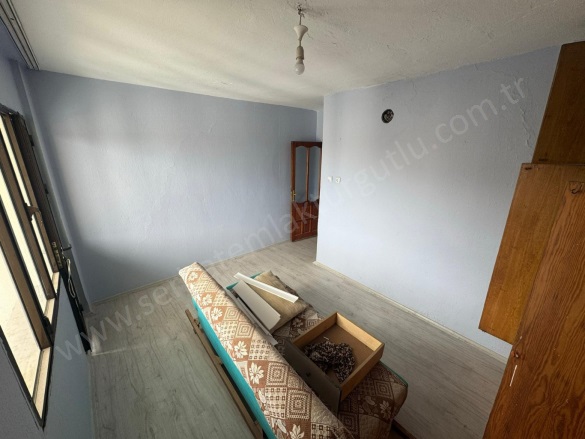 Şehitler Mah. Turgutlu Kiralık Daire |  2+1 Oda | 100M2 Aylık 15.000Tl | 3. Kat | Doğalgaz Sobası | 1 Banyo | 1 Yatak Odası Resim-3