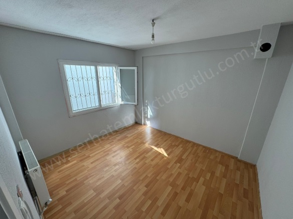 Şehitler Mah. Turgutlu Kiralık Daire |  2+1 Oda | 100M2 Aylık 13.000Tl | Zemin Kat | Doğalgaz(Kombi) | 1 Banyo | 1 Yatak Odası Resim-2