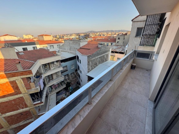 Subaşı Mah. Turgutlu Kiralık Daire |  2+1 Oda | 90M2 Aylık 22.000Tl | 3. Kat | Doğalgaz(Kombi) | 1 Banyo | 1 Yatak Odası Resim-2