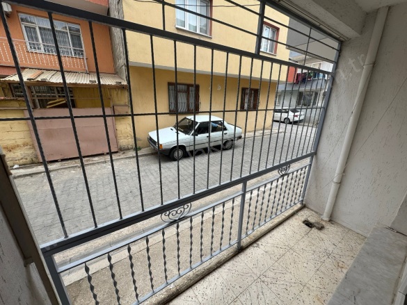 Şehitler Mah. Turgutlu Kiralık Daire |  2+1 Oda | 110M2 Aylık 12.000Tl | Zemin Kat | Soba | 1 Banyo | 1 Yatak Odası Resim-2