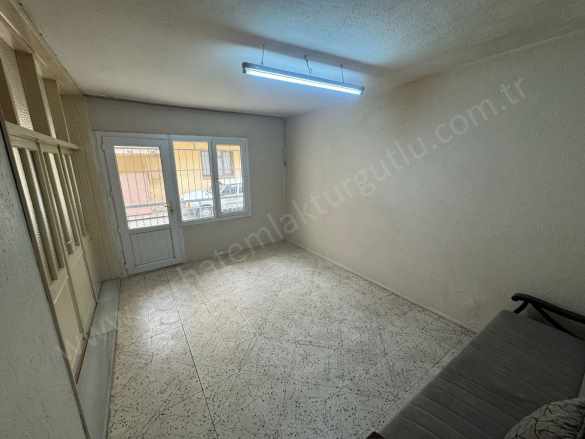 Turgutlu Kiralık Daire Şehitler Mah 110M² 2+1 Sobalı Bahçeli Zemin Kat