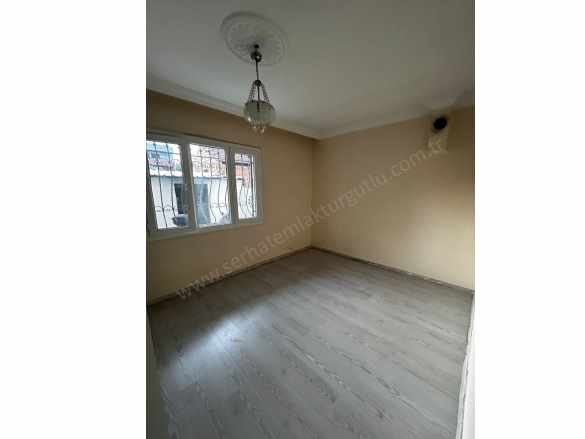 Turgutlu Kiralık Daire Turgutlar Mah 3+1 Oda 120M² Balkonlu Bahçeli