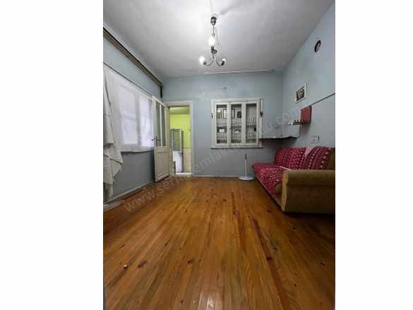 Turgutlu Satılık Daire Cumhuriyet Mah Bahçeli Balkonlu Doğalgaz Sobalı 2+1 80M²