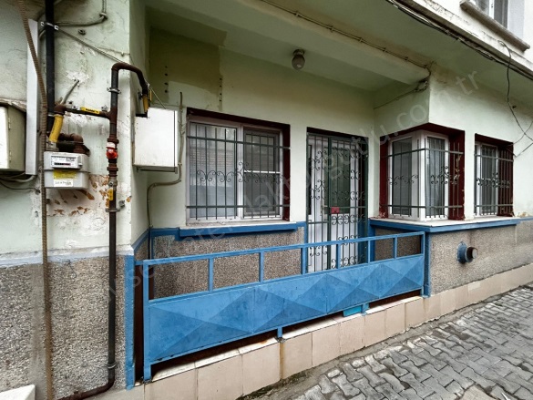 Cumhuriyet Mah. Turgutlu Satılık Daire |  2+1 Oda | 108M2 1.680.000Tl  Krediye Uygun  | Zemin Kat | Doğalgaz Sobası | 1 Banyo | 1 Yatak Odası Resim-4