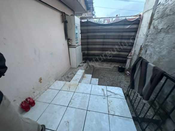 Turgutlu Satılık Daire Cumhuriyet Mah 2 Kat Doğalgazlı Tadilatlı Teraslı 90M² 2+1 Oda Müstakil Girişli Dai