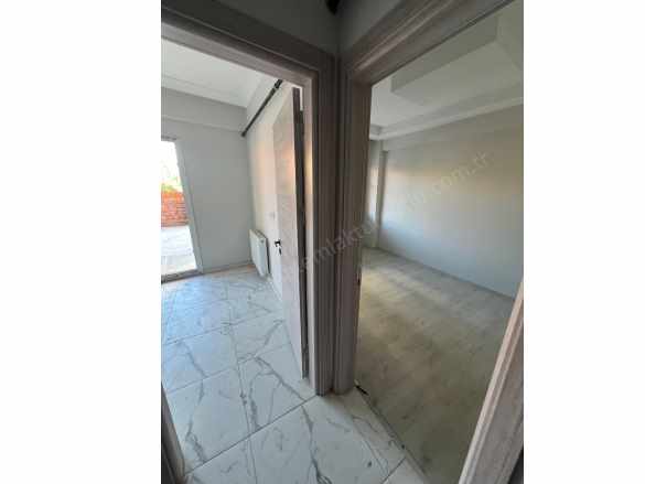 Turgutlu Satılık Daire Yiğitler Mah 2+1 Oda Yüksek Zemin 90M2 Net + 50M2 Kendine Ait Bahçesi Var Sıfır D