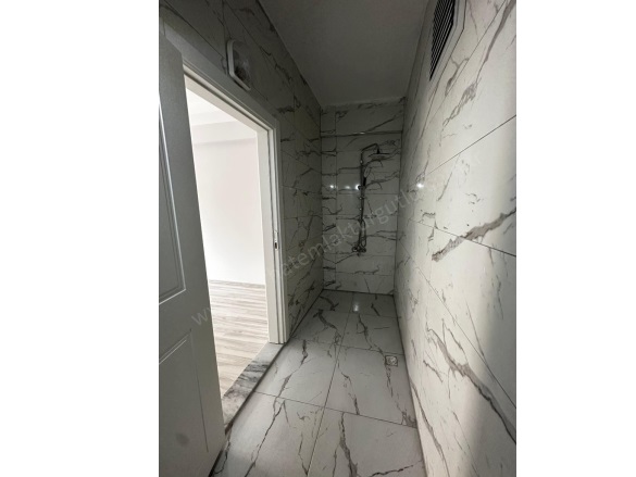 İstiklal Mah. Turgutlu Satılık Daire |  3+1 Oda | 140M2 4.700.000Tl  Krediye Uygun  | 3. Kat | Doğalgaz(Kombi) | 2 Banyo | 1 Yatak Odası Resim-4