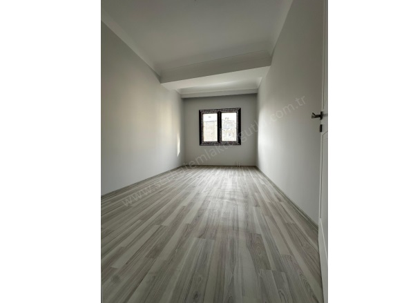 İstiklal Mah. Turgutlu Satılık Daire |  3+1 Oda | 140M2 4.700.000Tl  Krediye Uygun  | 3. Kat | Doğalgaz(Kombi) | 2 Banyo | 1 Yatak Odası Resim-5