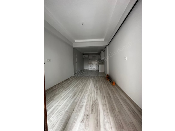İstiklal Mah. Turgutlu Satılık Daire |  3+1 Oda | 170M2 5.000.000Tl  Krediye Uygun  | 3. Kat | Doğalgaz(Kombi) | 2 Banyo | 1 Yatak Odası Resim-4