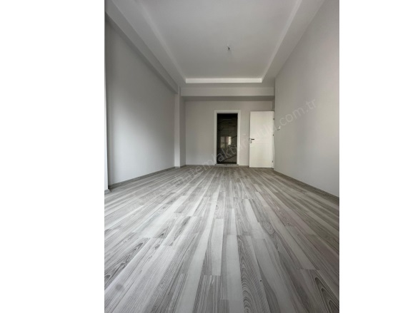 İstiklal Mah. Turgutlu Satılık Daire |  3+1 Oda | 170M2 5.000.000Tl  Krediye Uygun  | 3. Kat | Doğalgaz(Kombi) | 2 Banyo | 1 Yatak Odası Resim-5