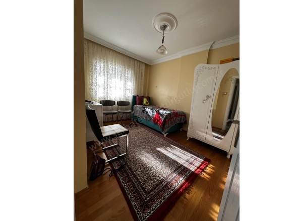 Yedi Eylül Mah. Turgutlu Satılık Daire |  3+1 Oda | 150M2 4.050.000Tl  Krediye Uygun  | 3. Kat | Doğalgaz(Kombi) | 1 Banyo | 1 Yatak Odası Resim-1