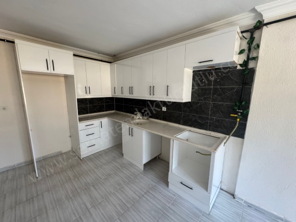 Selvilitepe Mah. Turgutlu Kiralık Daire |  3+1 Oda | 145M2 Aylık 17.500Tl | 1. Kat | Doğalgaz(Kombi) | 1 Banyo | 1 Yatak Odası Resim-4