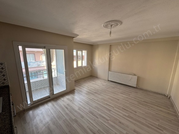 Kurtuluş Mah. Turgutlu Kiralık Daire |  2+1 Oda | 90M2 Aylık 15.000Tl | 2. Kat | Doğalgaz(Kombi) | 1 Banyo | 1 Yatak Odası Resim-4