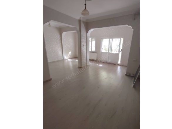 Şehitler Mah. Turgutlu Satılık Daire |  3+1 Oda | 125M2 2.150.000Tl | Zemin Kat | Doğalgaz(Kombi) | 1 Banyo | 1 Yatak Odası Resim-2