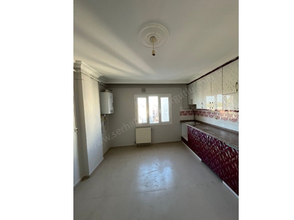 Yiğitler Mah. Turgutlu Satılık Daire |  3+1 Oda | 125M2 2.600.000Tl  Krediye Uygun  | 4. Kat | Doğalgaz(Kombi) | 1 Banyo | 1 Yatak Odası Resim-2