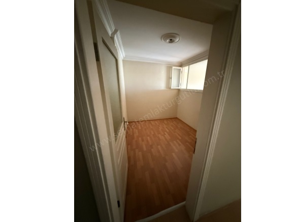 Turan Mah. Turgutlu Satılık Daire |  3+1 Oda | 135M2 3.600.000Tl | 4. Kat | Soba | 1 Banyo | 1 Yatak Odası Resim-3