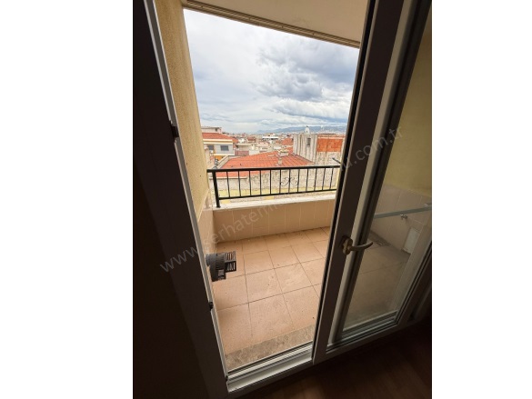 Turan Mah. Turgutlu Satılık Daire |  3+1 Oda | 135M2 3.600.000Tl | 4. Kat | Soba | 1 Banyo | 1 Yatak Odası Resim-4