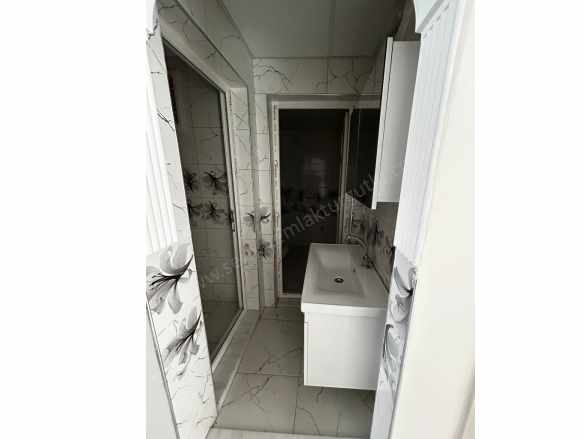 Turgutlu Şehitler Mah 90M2 2+1 Oda 3 Kat Doğalgazlı Balkonlu Asansörlü Sıfır Kiralık Daire