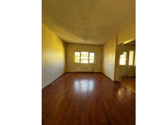 Şehitler Mah. Turgutlu Satılık Daire |  2+1 Oda | 100M2 2.800.000Tl  Krediye Uygun  | 6. Kat | Doğalgaz(Kombi) | 1 Banyo | 1 Yatak Odası Resim-2