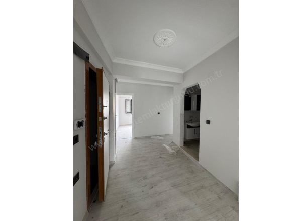 Subaşı Mah. Turgutlu Satılık Daire |  3+1 Oda | 135M2 4.750.000Tl  Krediye Uygun  | 2. Kat | Klima | 1 Banyo | 1 Yatak Odası Resim-3