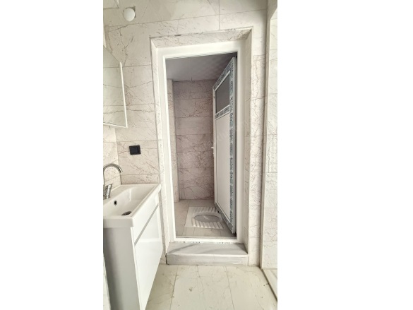 Şehitler Mah. Turgutlu Satılık Daire |  5+1 Oda | 420M2 4.750.000Tl  Krediye Uygun  | Çatı Dubleksi | Doğalgaz(Kombi) | 2 Banyo | 1 Yatak Odası Resim-2