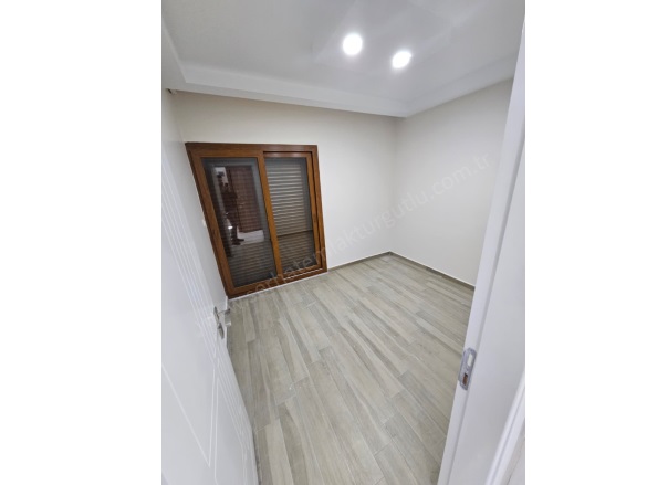 Ergenekon Mah. Turgutlu Satılık Daire |  3+1 Oda | 115M2 4.250.000Tl | Yüksek Giriş | Doğalgaz(Kombi) | 2 Banyo | 1 Yatak Odası Resim-2