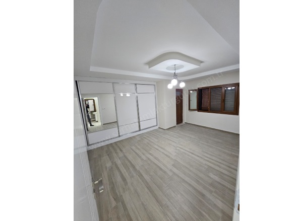 Ergenekon Mah. Turgutlu Satılık Daire |  3+1 Oda | 115M2 4.250.000Tl | Yüksek Giriş | Doğalgaz(Kombi) | 2 Banyo | 1 Yatak Odası Resim-3