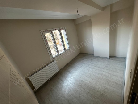 Şehitler Mah. Turgutlu Satılık Daire |  2+1 Oda | 100M2 3.750.000Tl  Krediye Uygun  | 3. Kat | Doğalgaz(Kombi) | 1 Banyo | 1 Yatak Odası Resim-3