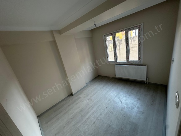 Şehitler Mah. Turgutlu Satılık Daire |  2+1 Oda | 100M2 3.750.000Tl  Krediye Uygun  | 3. Kat | Doğalgaz(Kombi) | 1 Banyo | 1 Yatak Odası Resim-4