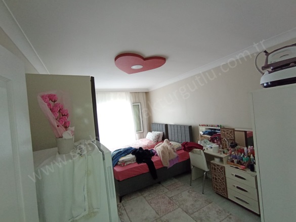 Yıldırım Mah. Turgutlu Satılık Daire |  3+1 Oda | 140M2 3.600.000Tl | 3. Kat | Doğalgaz(Kombi) | 1 Banyo | 1 Yatak Odası Resim-5