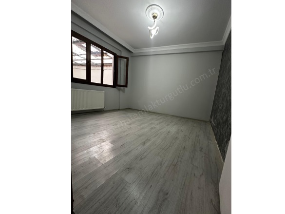 Yiğitler Mah. Turgutlu Satılık Daire |  3+1 Oda | 120M2 3.600.000Tl  Krediye Uygun  | Yüksek Giriş | Doğalgaz(Kombi) | 1 Banyo | 1 Yatak Odası Resim-4