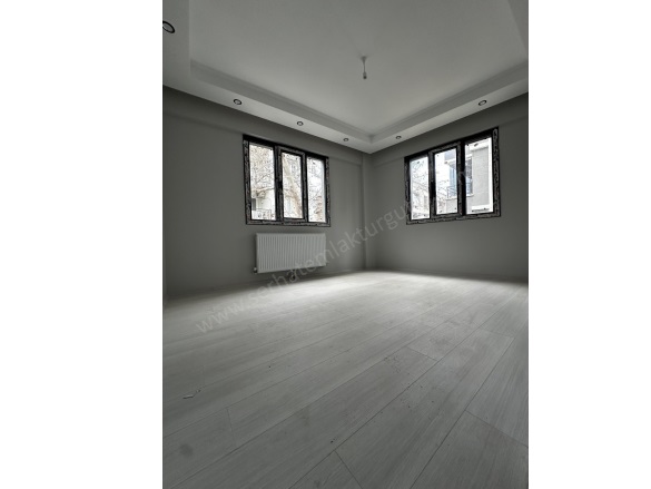 Şehitler Mah. Turgutlu Satılık Daire |  3+1 Oda | 130M2 4.500.000Tl  Krediye Uygun  | 1. Kat | Doğalgaz(Kombi) | 1 Banyo | 1 Yatak Odası Resim-2