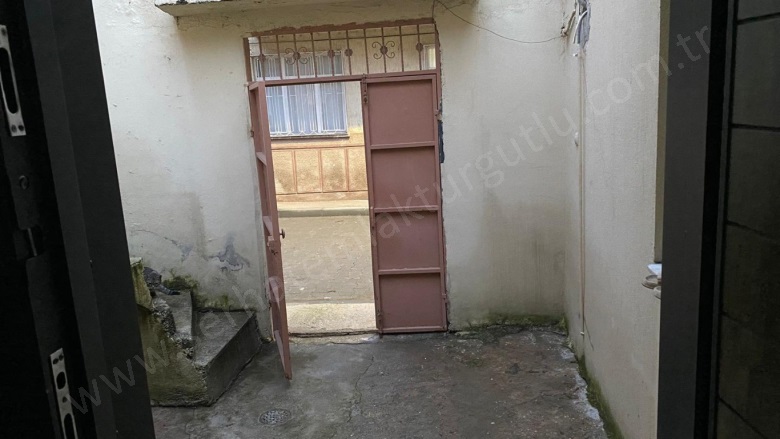 Atatürk Mah. Turgutlu Kiralık Daire |  3+1 Oda | 120M2 Aylık 16.000Tl | Müstakil | Doğalgaz(Kombi) | 1 Banyo | 1 Yatak Odası Resim-5