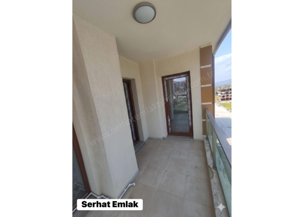 Ergenekon Mah. Turgutlu Satılık Daire |  3+1 Oda | 140M2 4.250.000Tl  Krediye Uygun  | Yüksek Giriş | Doğalgaz(Kombi) | 1 Banyo | 1 Yatak Odası Resim-3