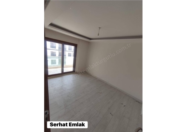 Ergenekon Mah. Turgutlu Satılık Daire |  3+1 Oda | 140M2 4.100.000Tl  Krediye Uygun  | Yüksek Giriş | Doğalgaz(Kombi) | 1 Banyo | 1 Yatak Odası Resim-5