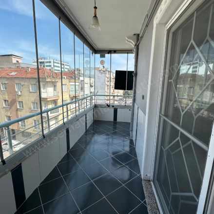 Turgutlu Satılık Daire Cumhuriyet Mah 135M2 3+1 4 Kat Doğalgazlı Ortapark Karşısı Temiz